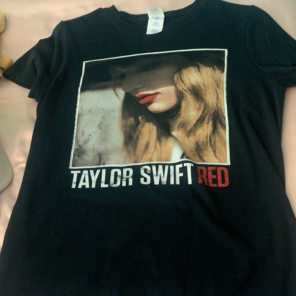 Gildan Black Taylor Swift red Graphic Tee